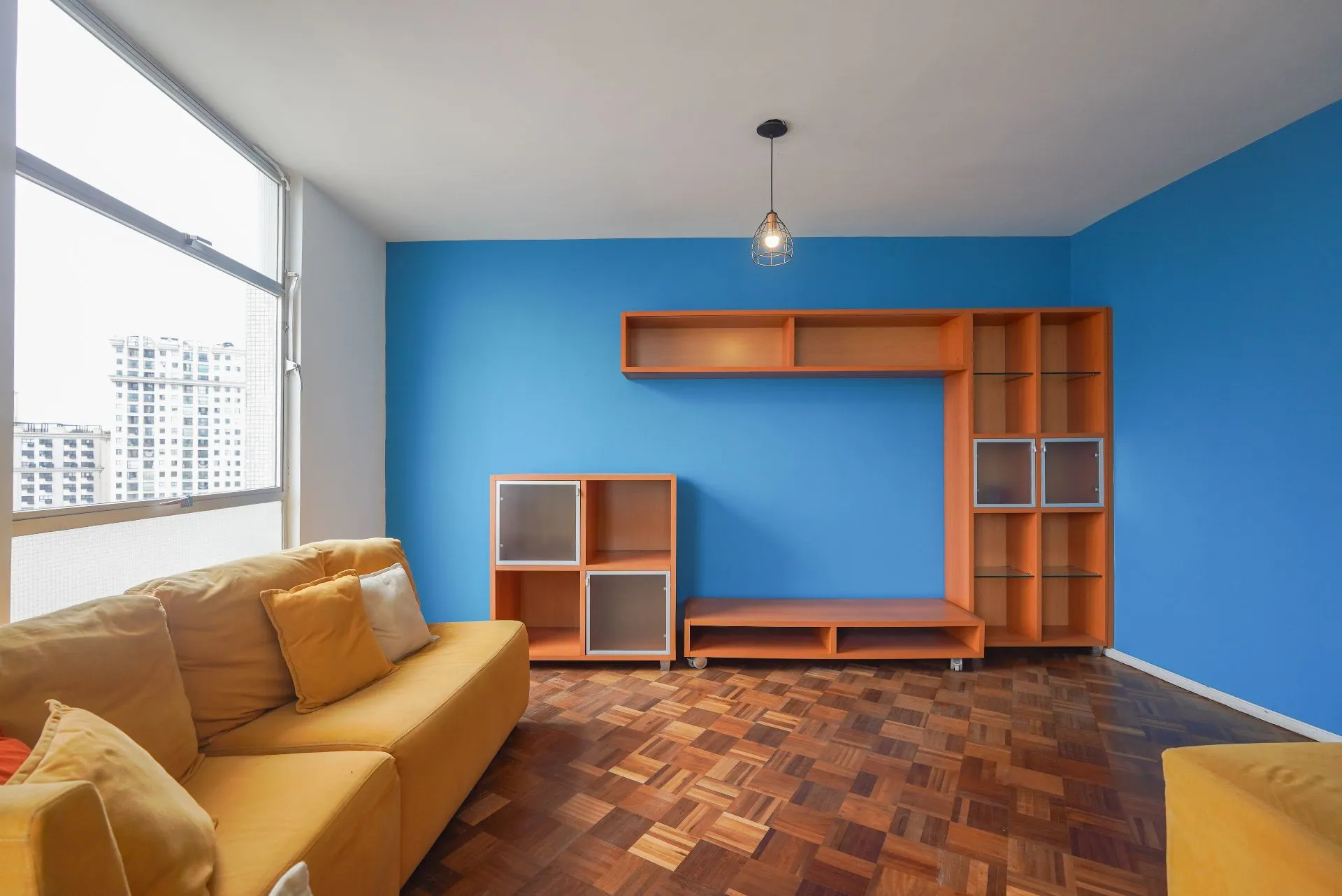 Home office in a 3-bedroom apartment, 140 m² — photo 3