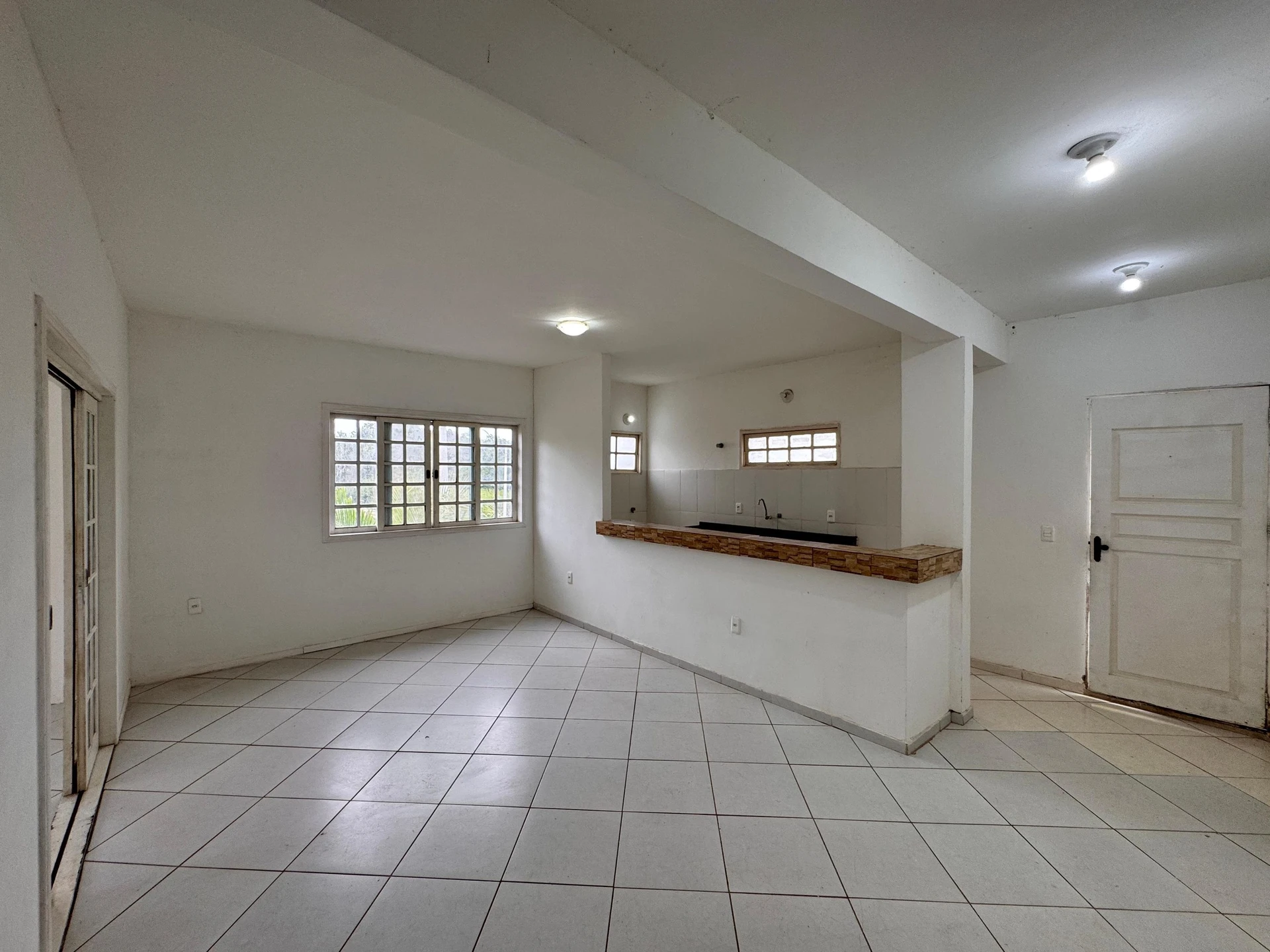 2-bedroom house with 1 bathroom no parking