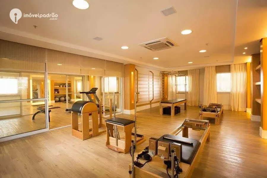 Furnished 2-bedroom apartment with enclosed balcony — photo 21