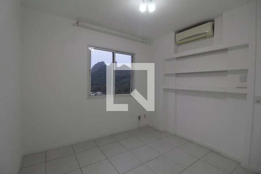 Glass-enclosed balcony in a 2-bedroom apartment, 62 m² — photo 21