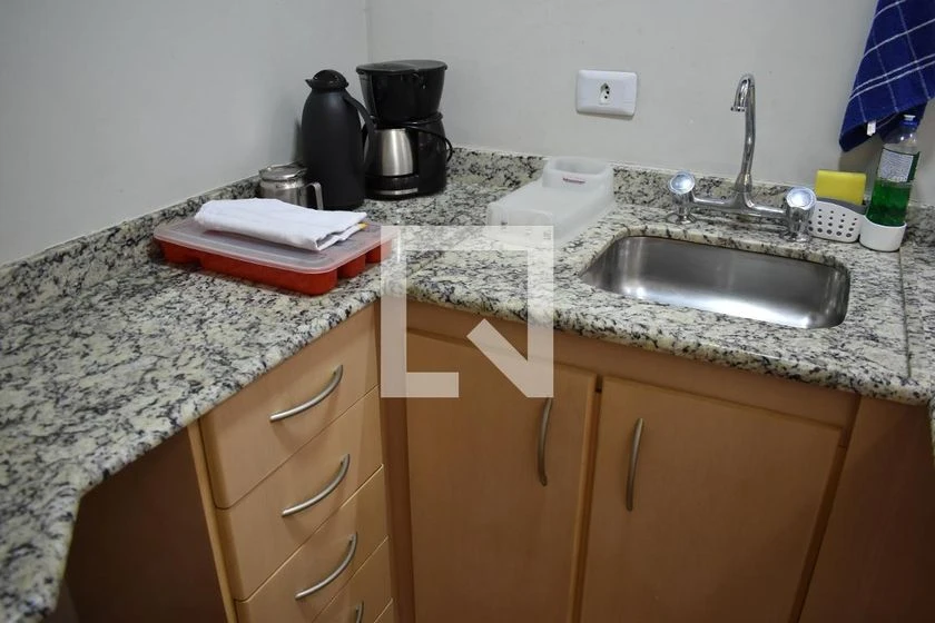 Furnished apartment with 1 en-suite and balcony — photo 12