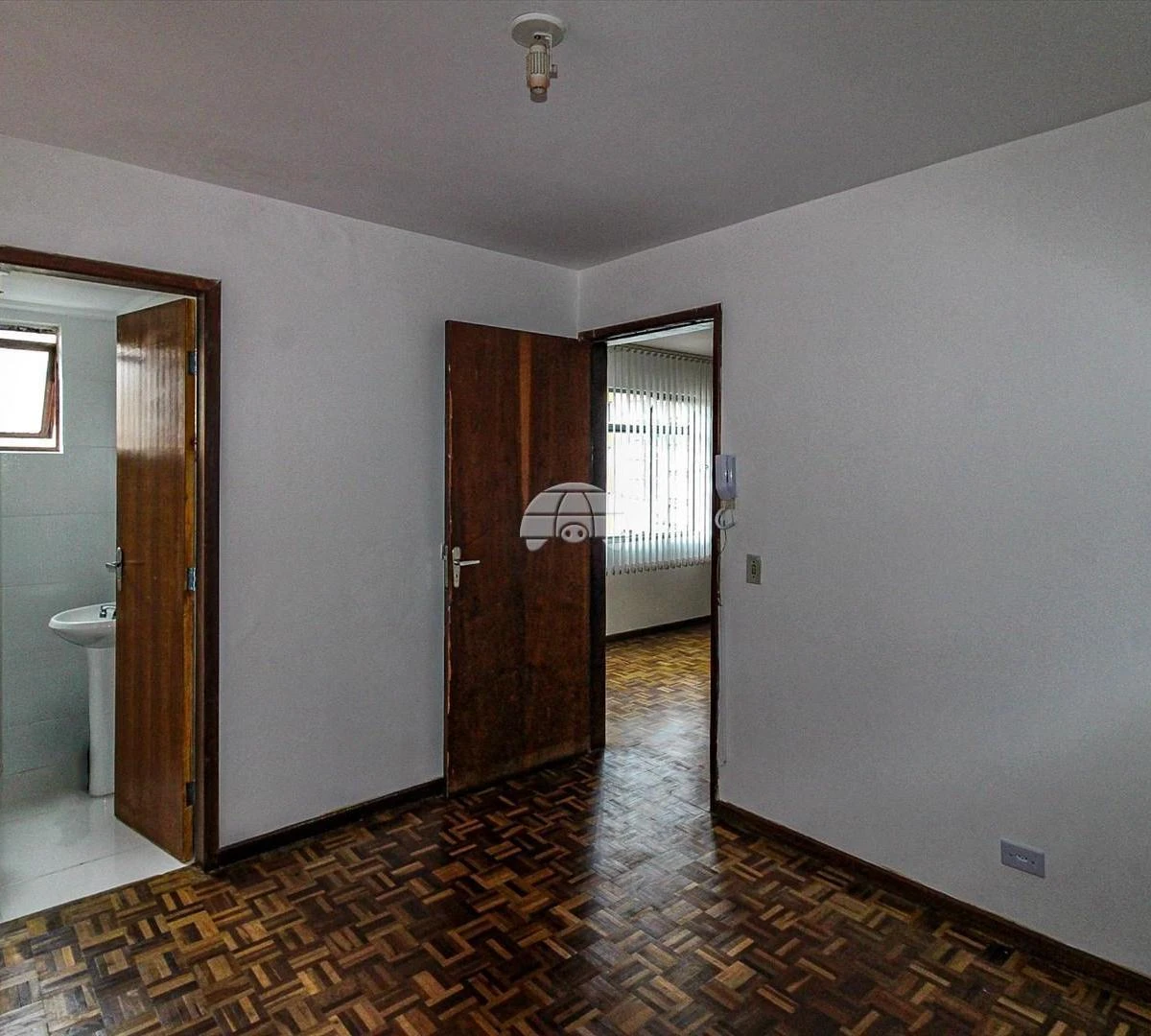 Wood or laminate floors in a one-bedroom apartment, 42 m² — photo 8