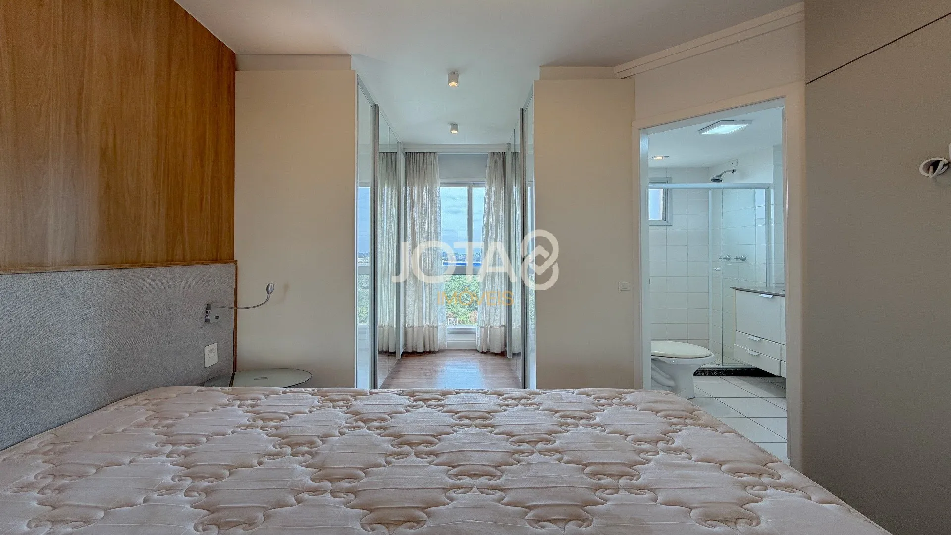 Furnished 3-bedroom apartment with 111 m² and suite — photo 25