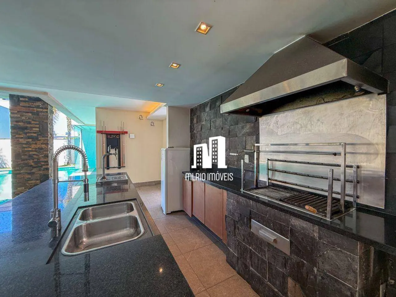 Furnished 626 m² house with 5 bedrooms and grill — photo 14