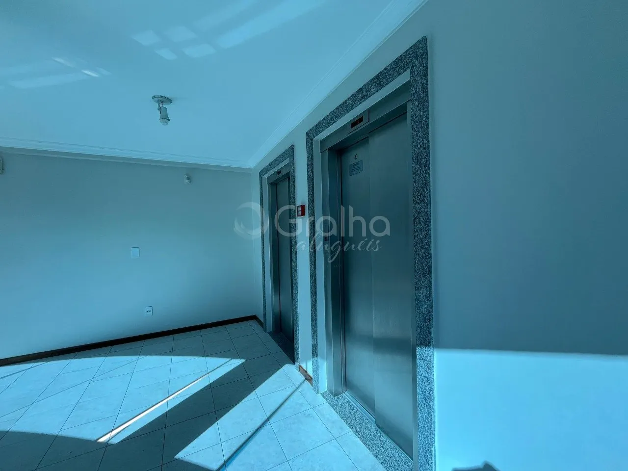 Apartamento amueblado de 2 dormitorios con parrilla en balcón — photo 25