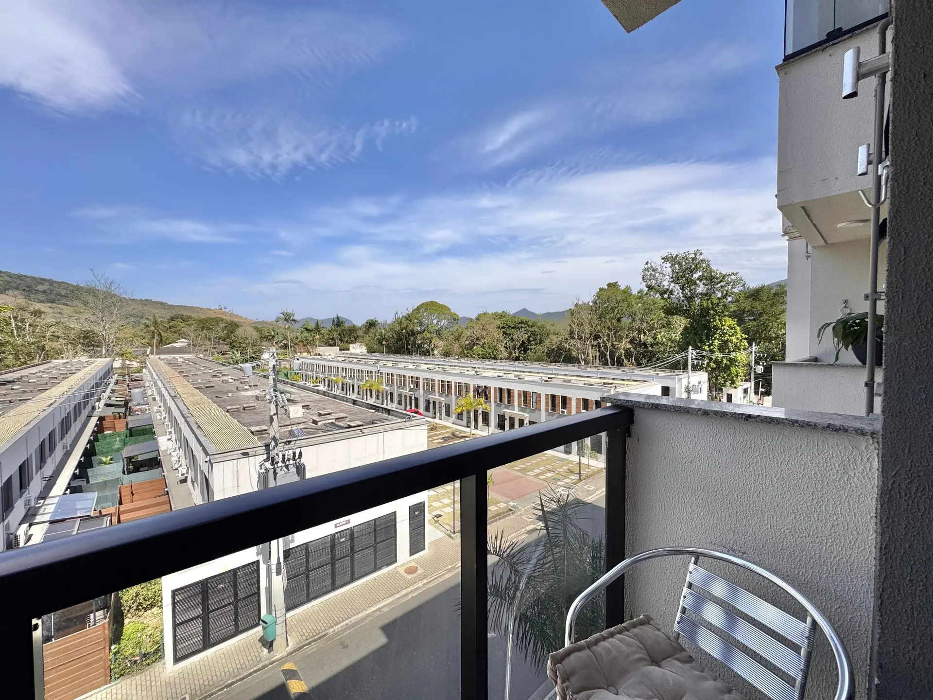 Furnished apartment with 2 bedrooms and mountain view — photo 5
