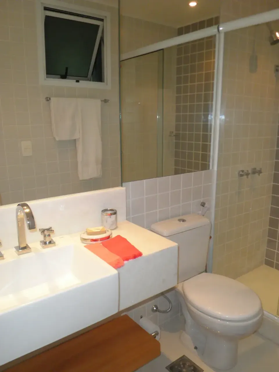 Furnished 1-bedroom apartment with an outdoor pool — photo 9