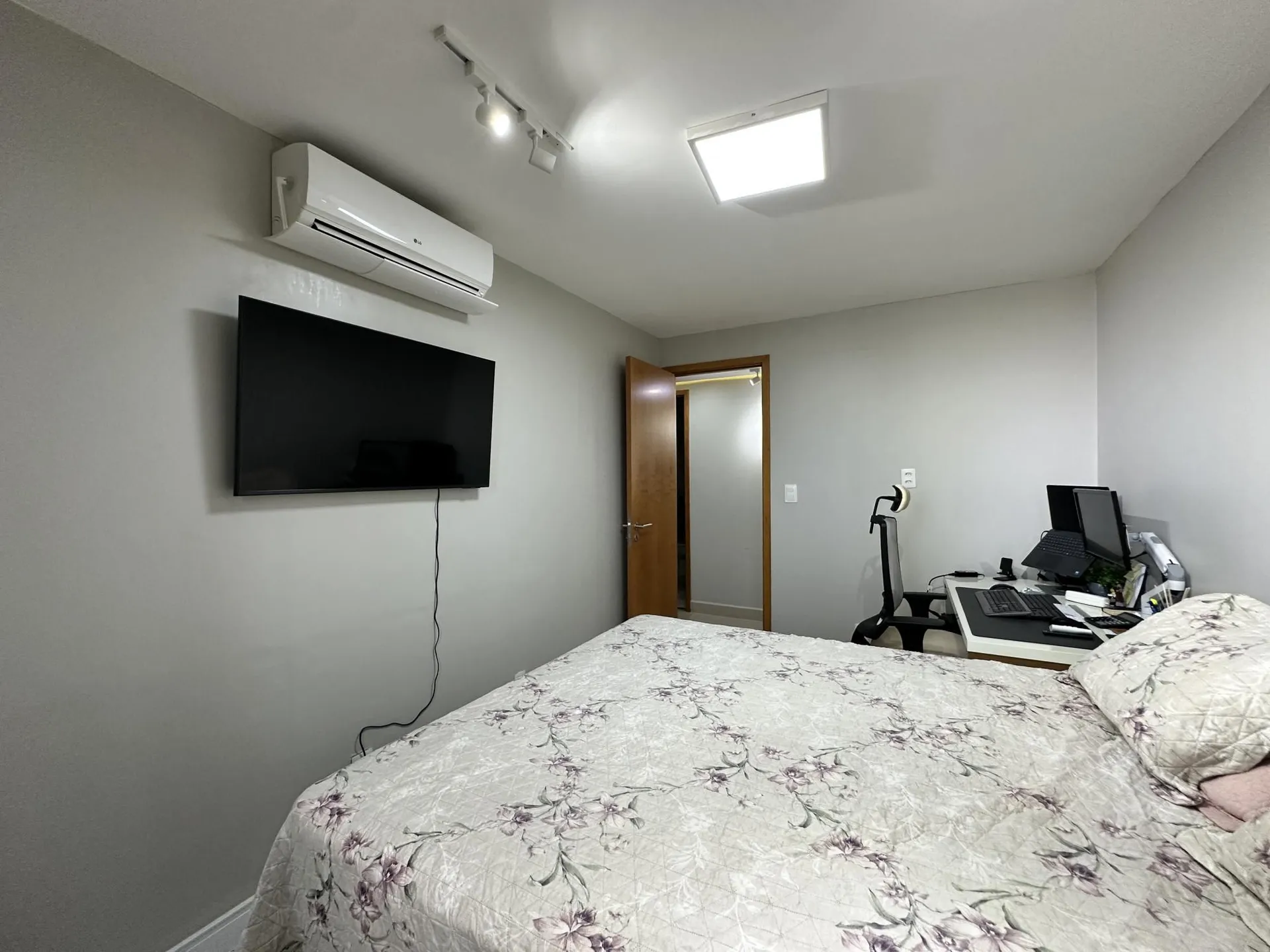 2-bedroom apartment with floor-to-ceiling windows — photo 10