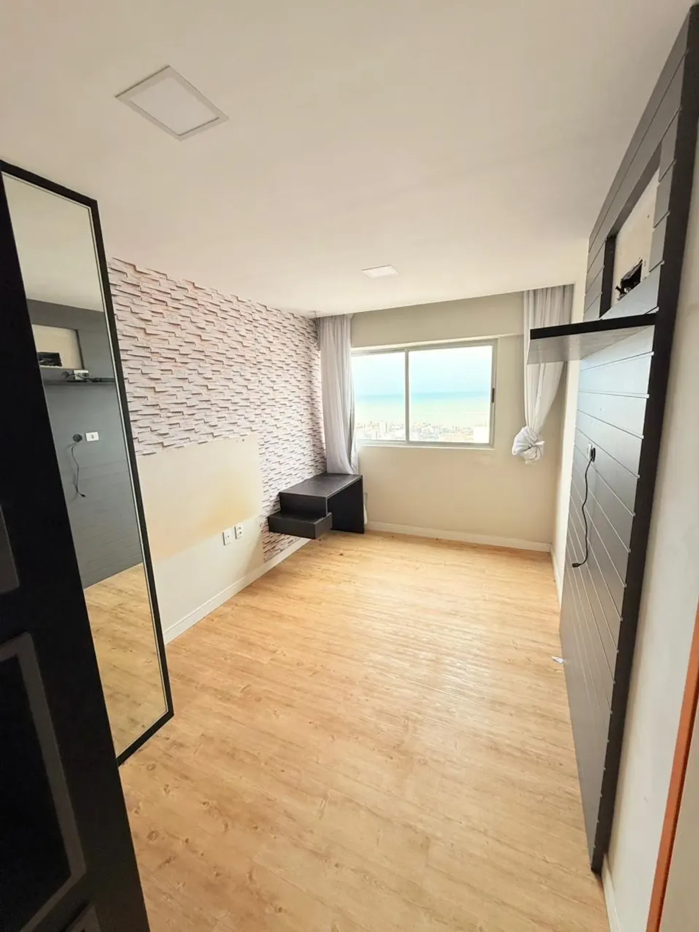 3-bedroom apartment in a building with a coworking space — photo 18