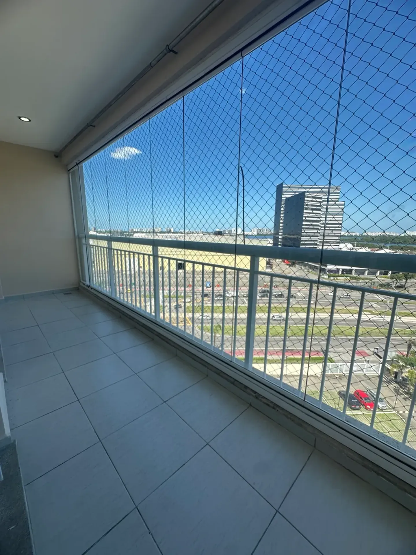 Furnished 3-bedroom apartment with 3 bathrooms — photo 14