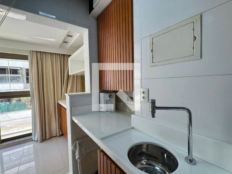 2-bedroom apartment with a walk-in closet in Rio de Janeiro — photo 4