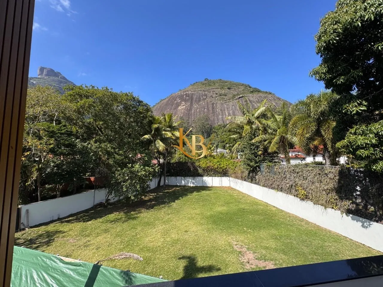 Casa com 5 quartos e área de piscina ao ar livre — photo 29
