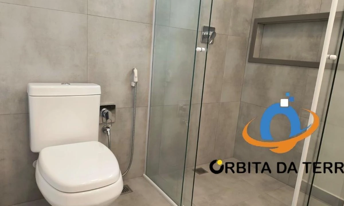 5-bedroom house with a bathtub in Curitiba — photo 2