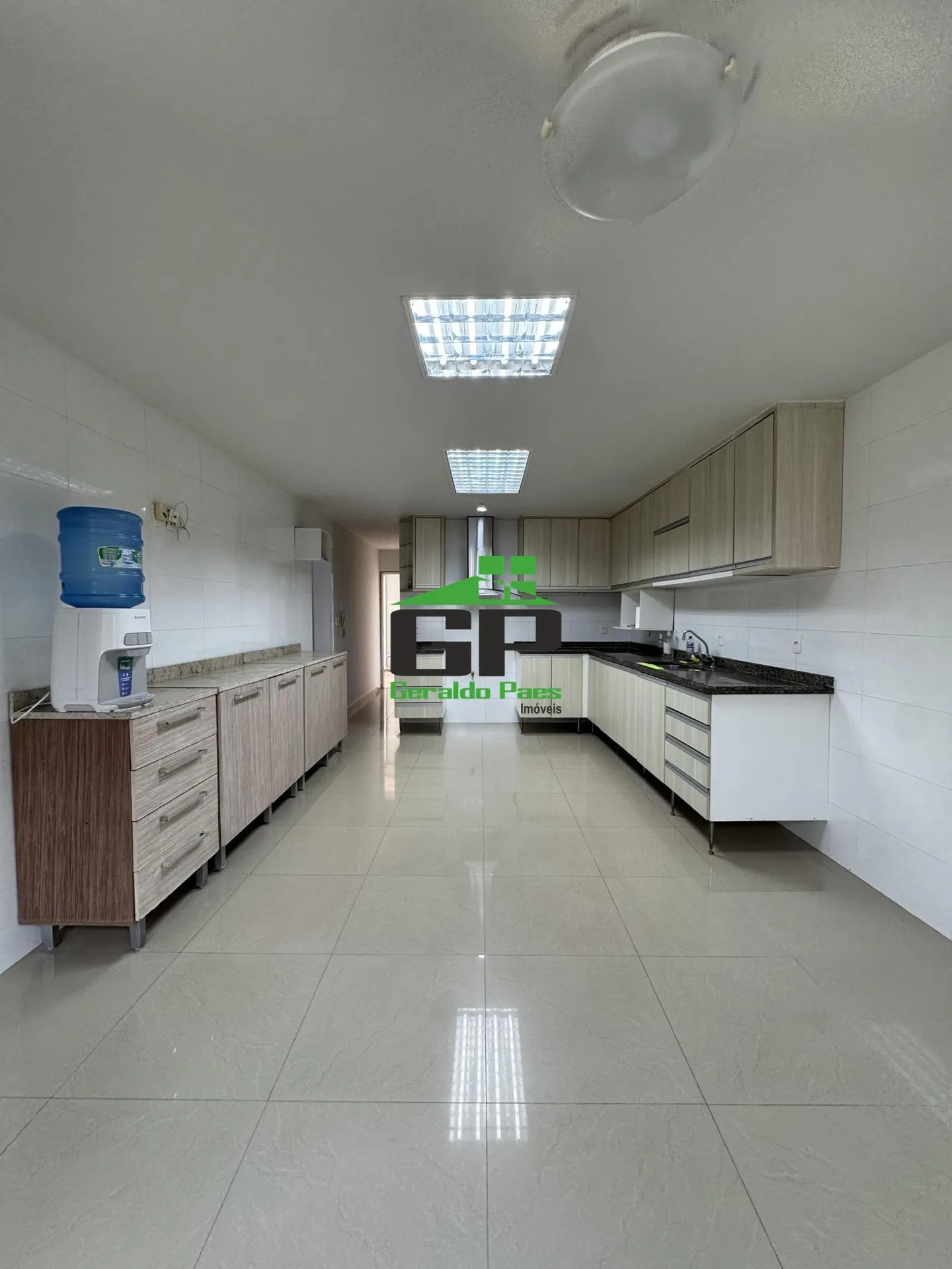 Casa com 5 quartos e 5 banheiros, cozinha fechada — photo 38