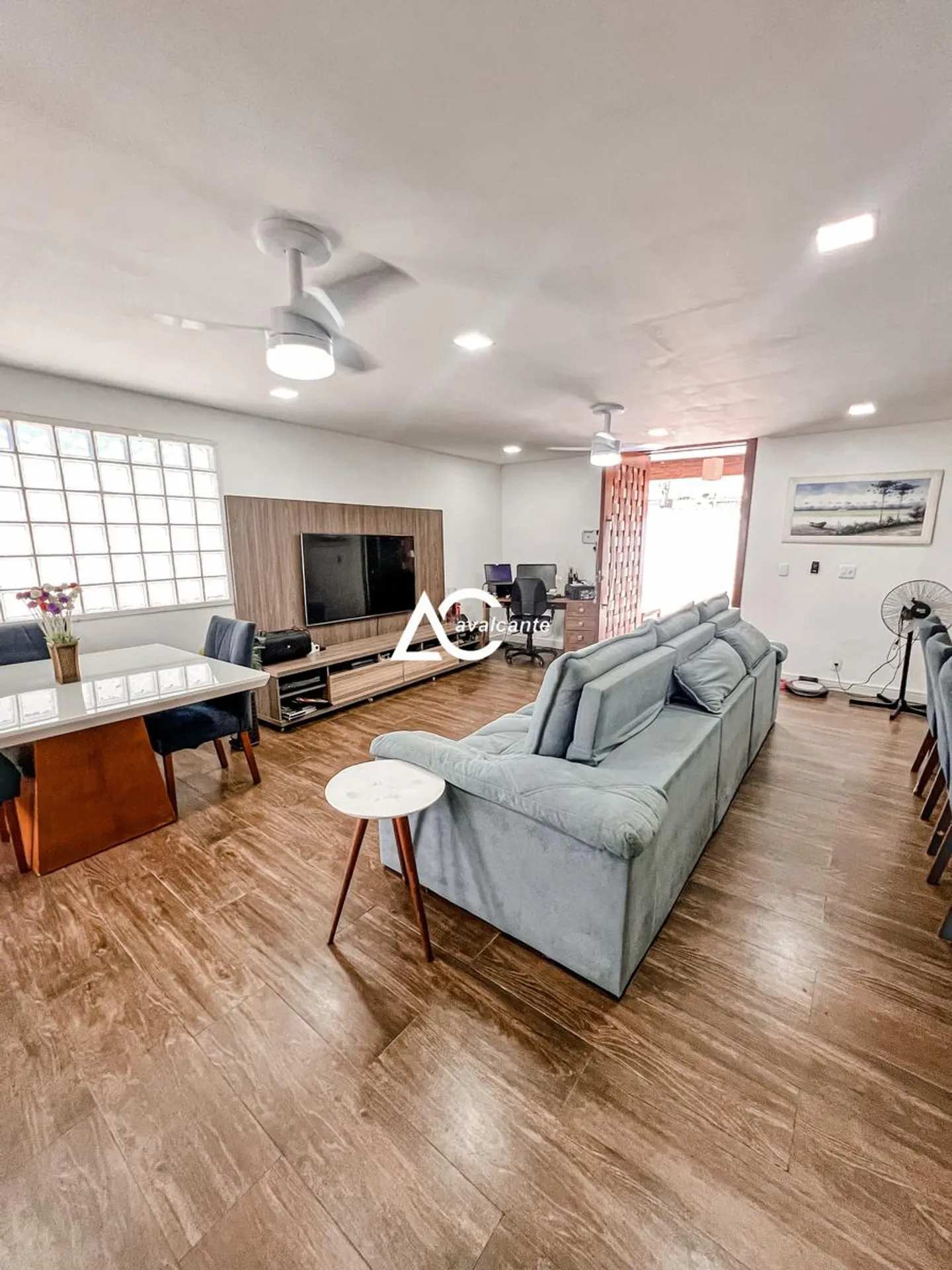 Washing machine in a 3-bedroom house, 360 m²