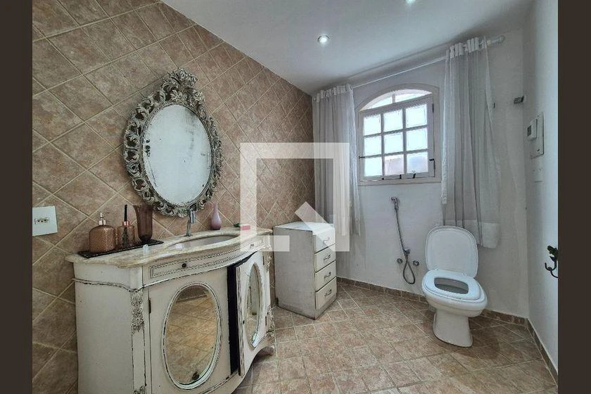 600 m² house with a washing machine and a home office — photo 36