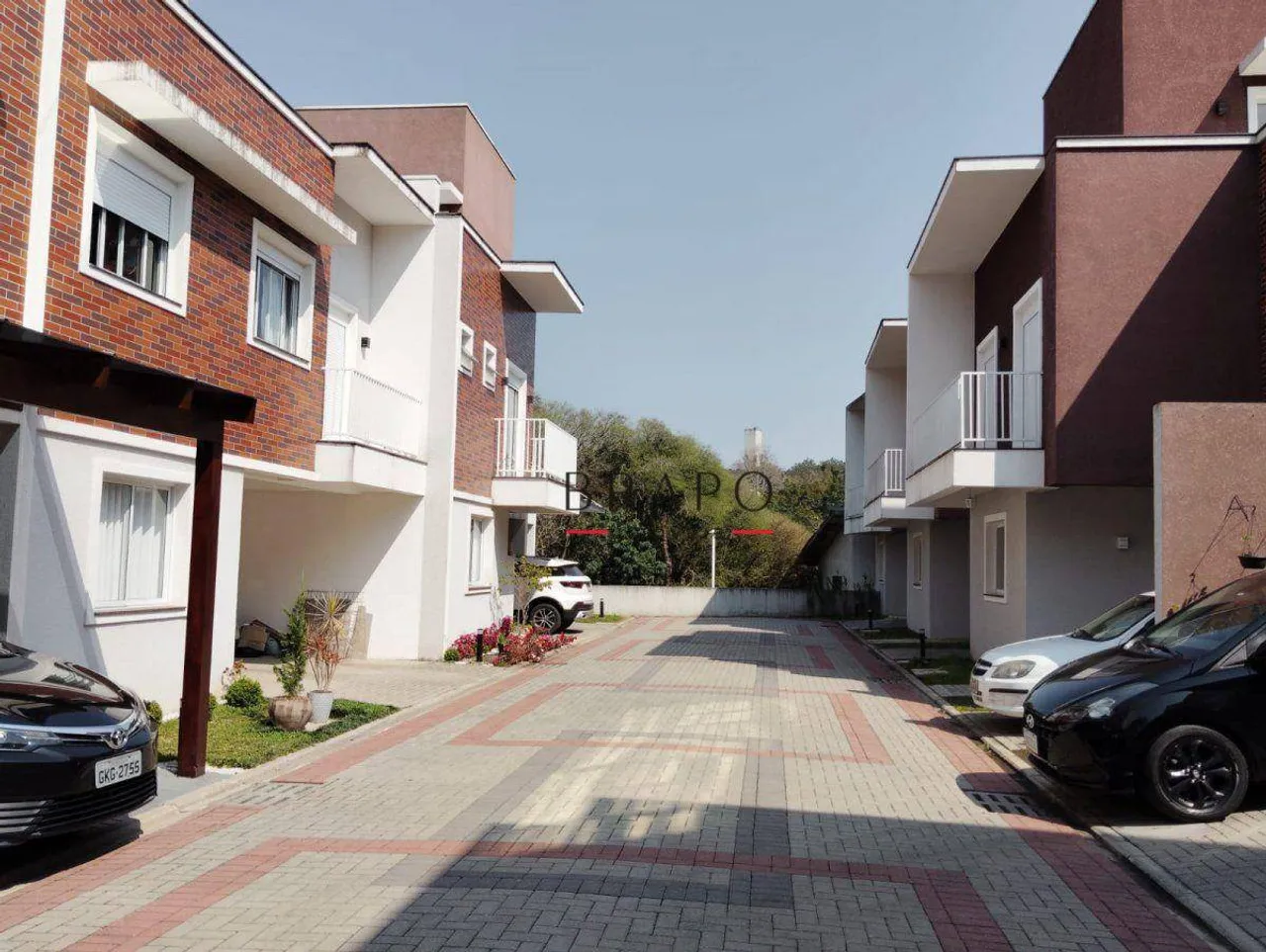 Sobrado com 3 dormitórios e churrasqueira privativa — photo 2