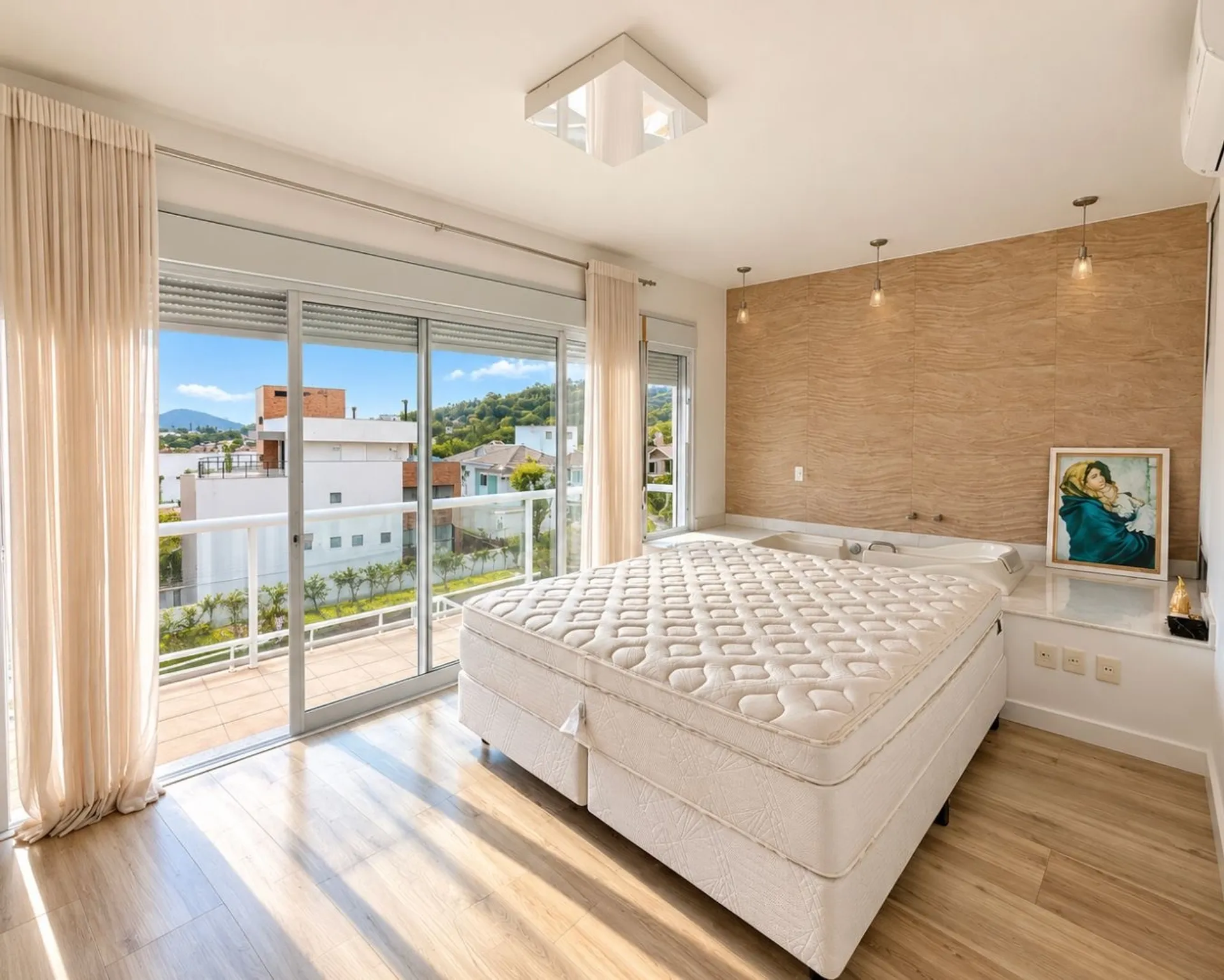 4-bedroom house with a water view — photo 15