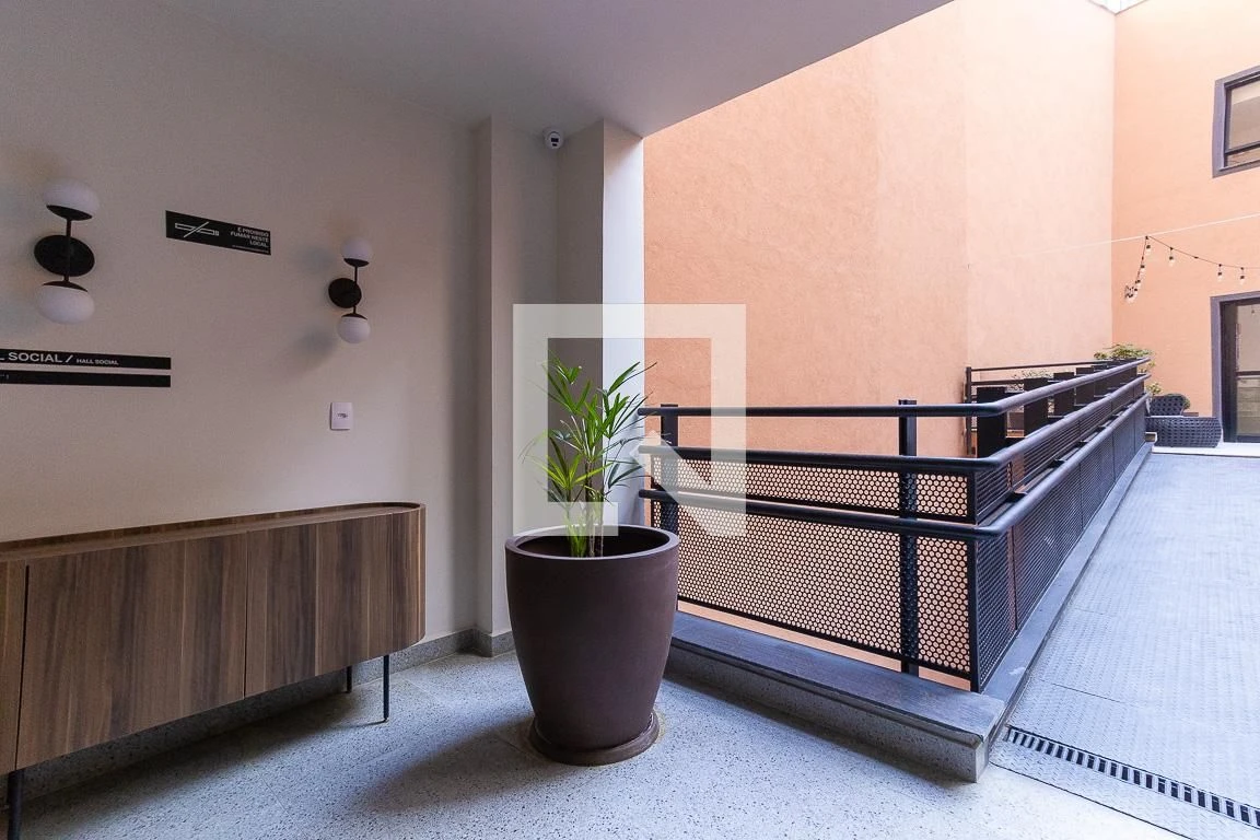 Furnished apartment, 32 m², with floor-to-ceiling windows — photo 32