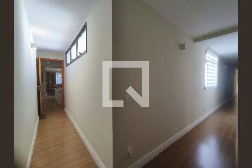 Rental apartment with 4 bedrooms, 360 m² and a balcony — photo 47