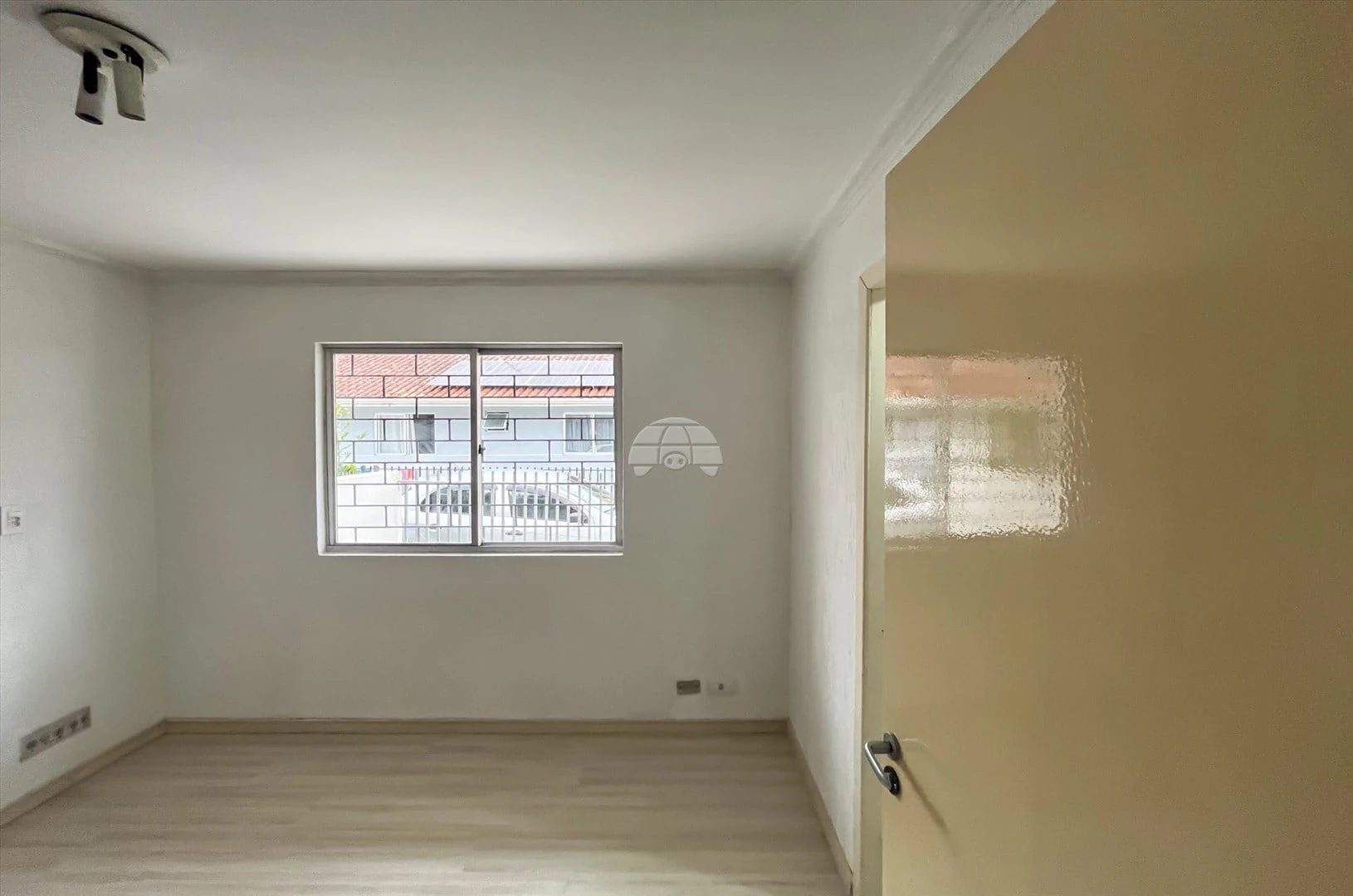 Wood or laminate floors in a 3-bedroom house, 100 m² — photo 24