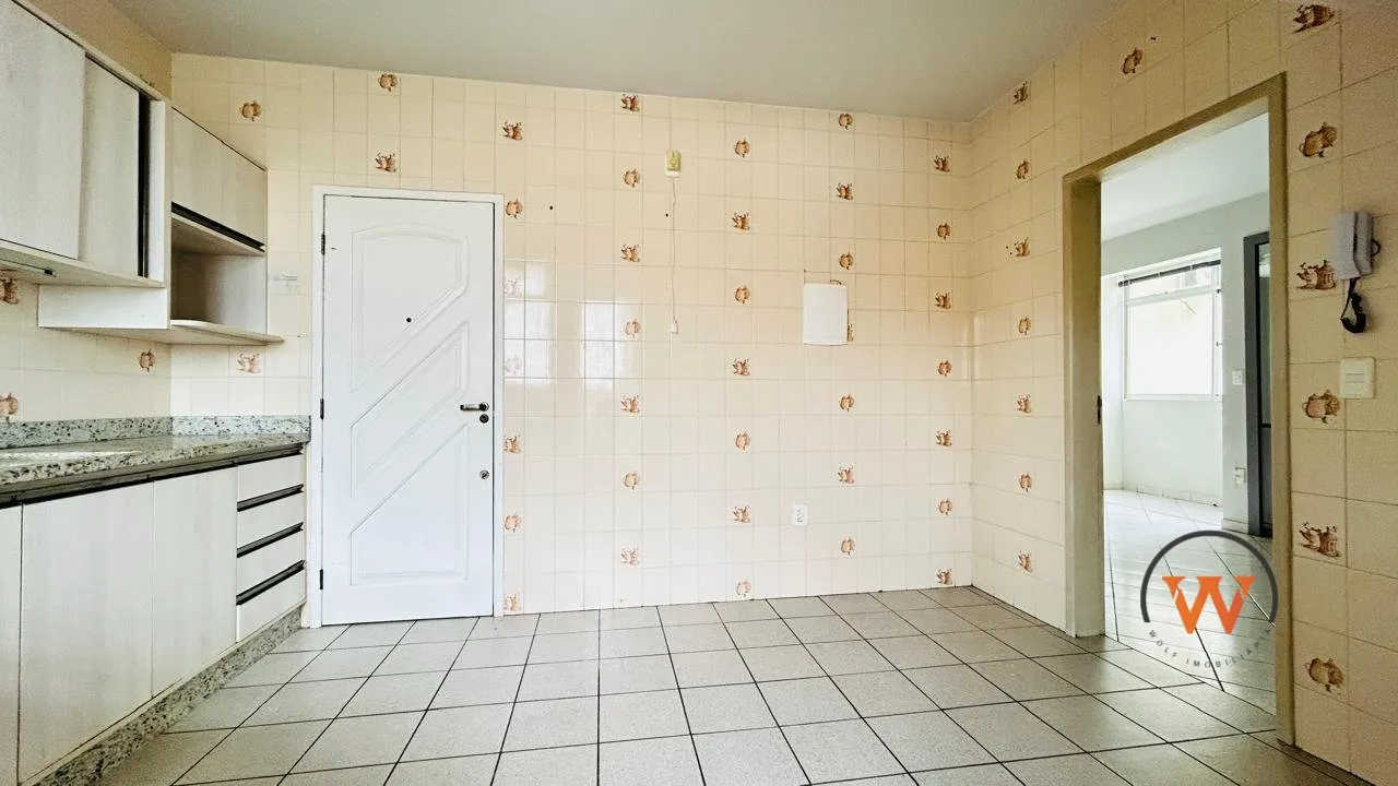 3-bedroom apartment with a separate kitchen and pets — photo 11