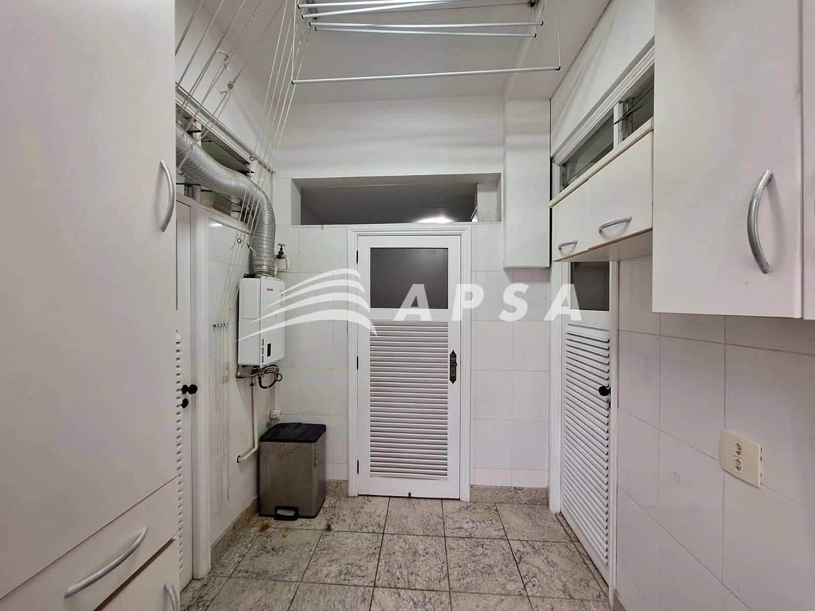 4-bedroom apartment in a building with a sauna — photo 28