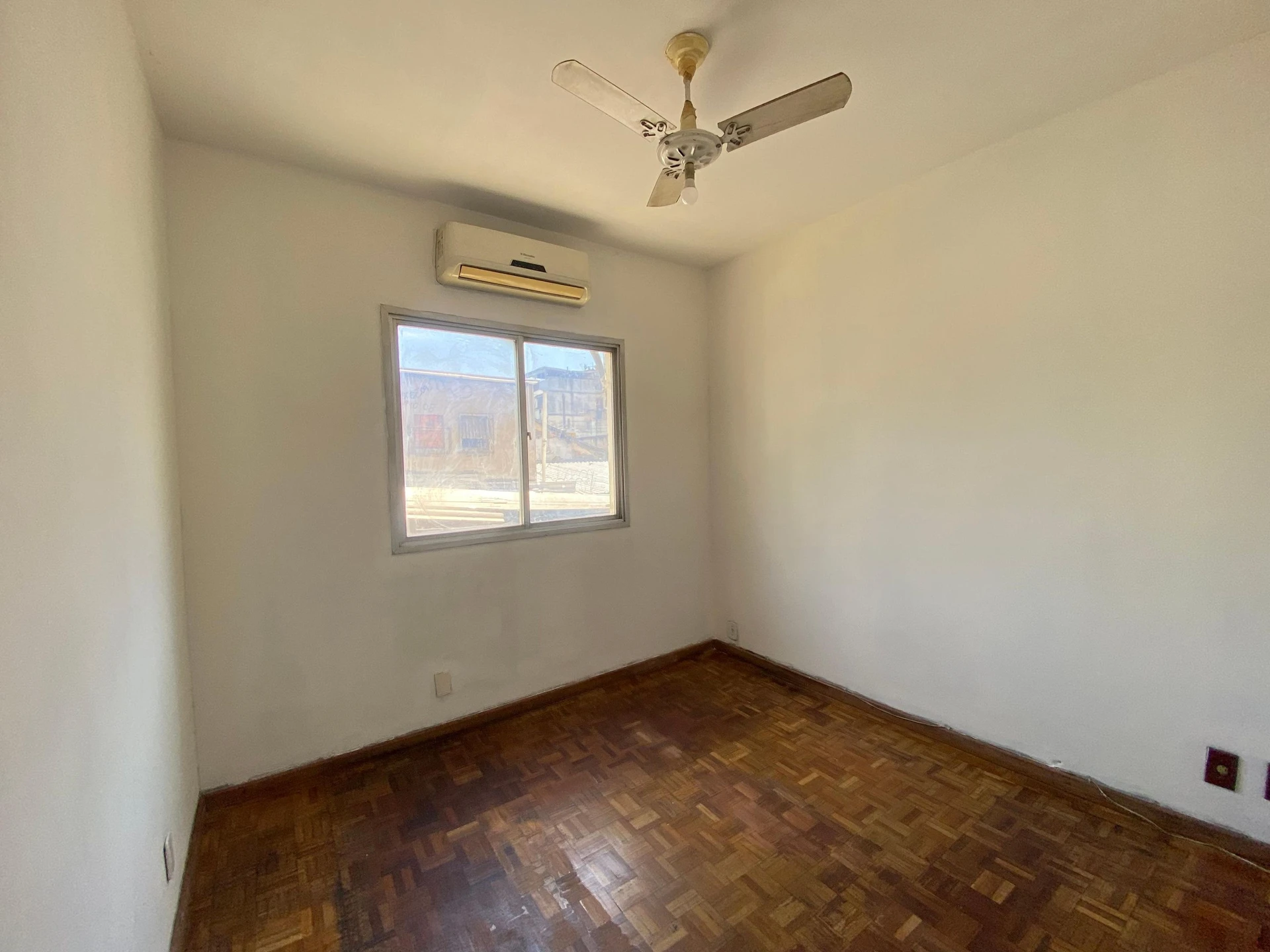 Apartment, 92 m², with wood or laminate floors — photo 38