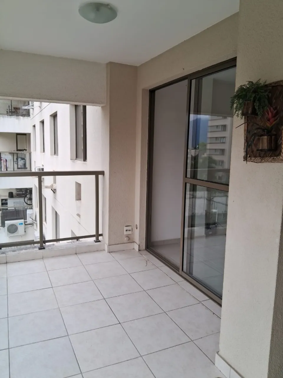 2-bedroom 2-bath apartment with integrated kitchen — photo 8