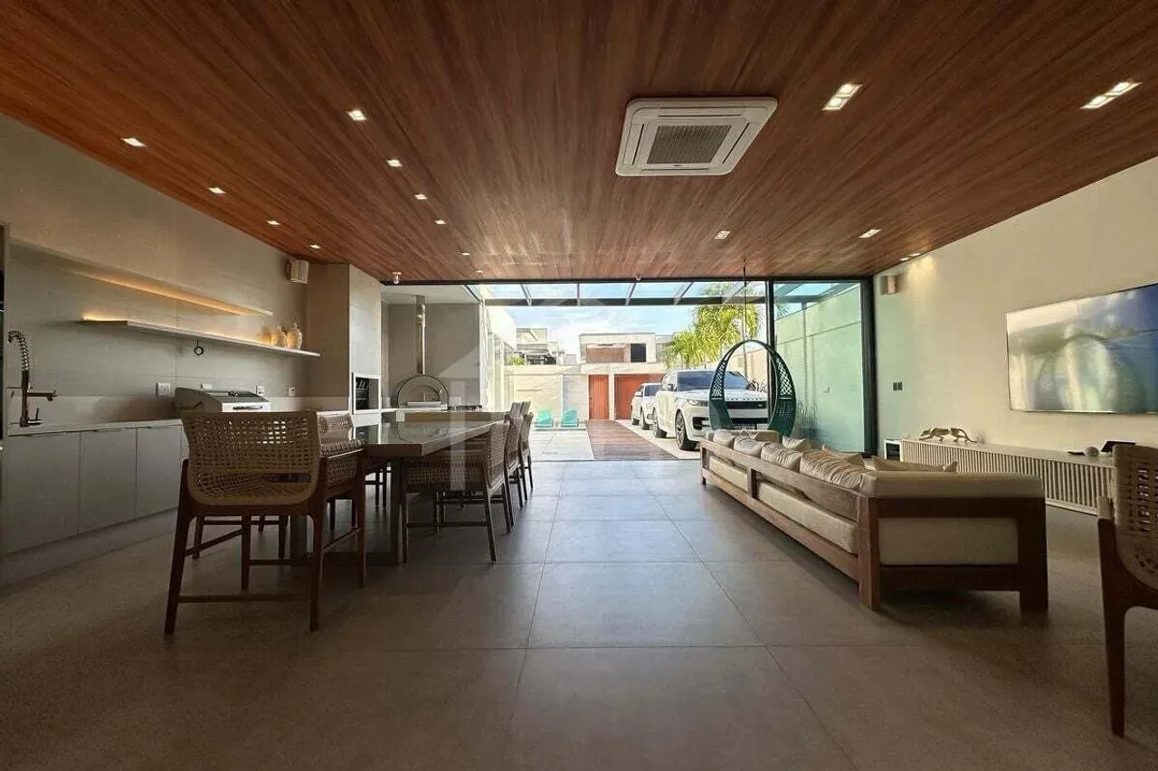 Furnished house with 4 bedrooms and 600 m² — photo 17