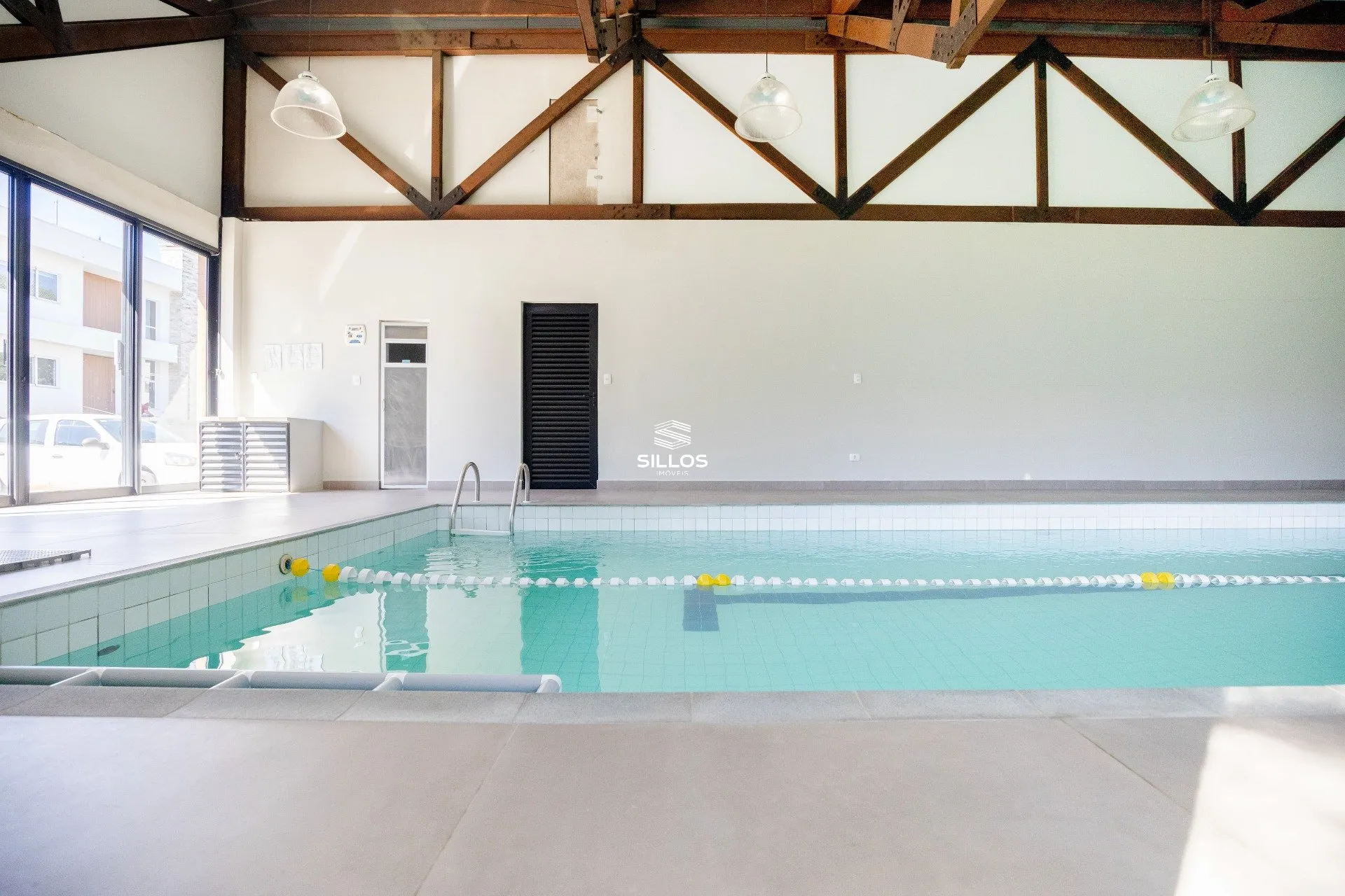 House with 4 bedrooms, 8 parking spaces in a condo — photo 60