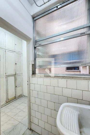 2-bedroom apartment with a bathtub — photo 12