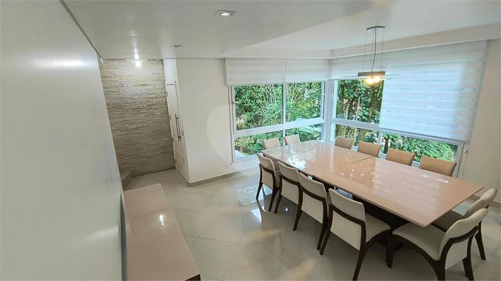 5-bedroom house with floor-to-ceiling windows — photo 2