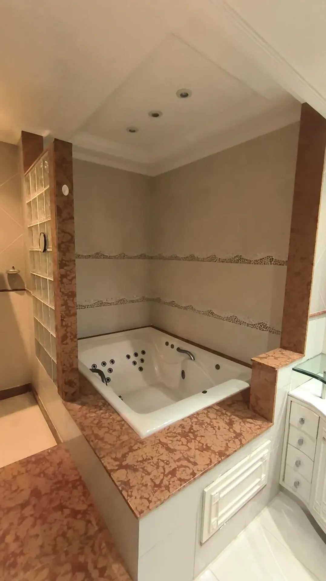 115 m² house with a grill on the balcony and a bathtub — photo 4