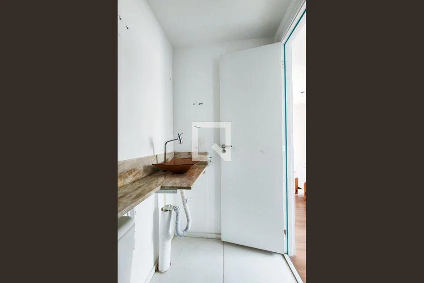 2-bedroom apartment in a building with a gym — photo 39