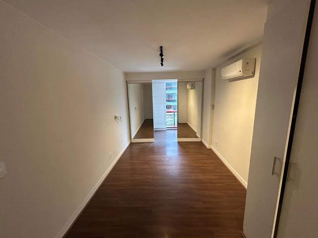 Apartment for rent with 4 bedrooms and 4 bathrooms — photo 18