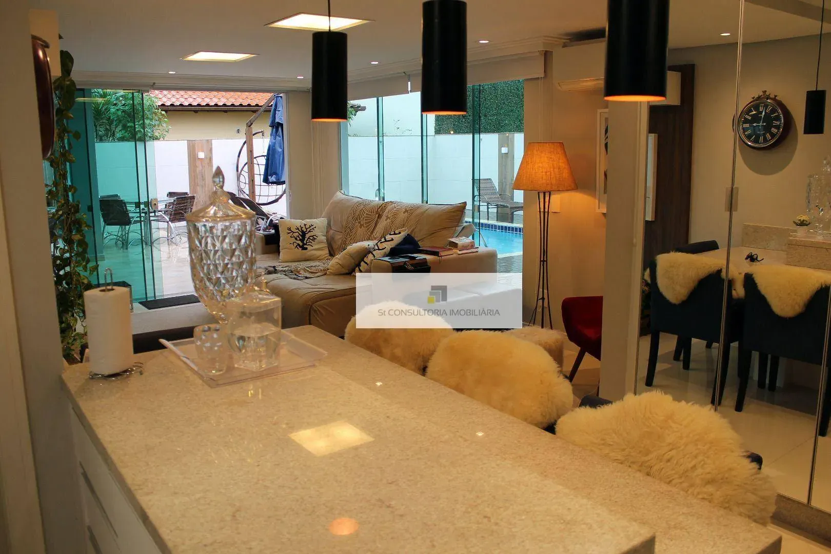 Furnished house with 4 en-suite bedrooms and private garden — photo 21