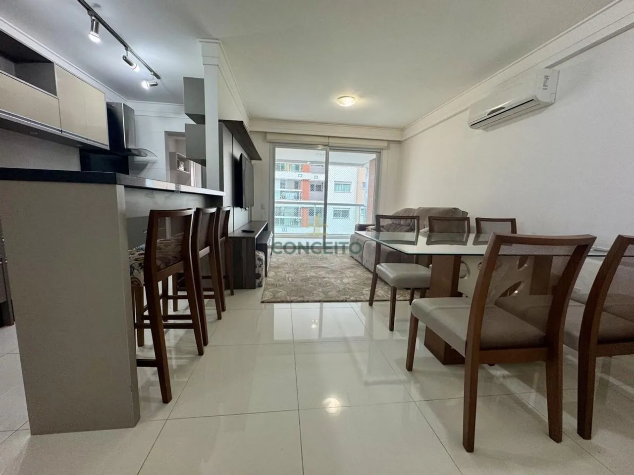 Furnished apartment, 94 m², with a glass-enclosed balcony — photo 8