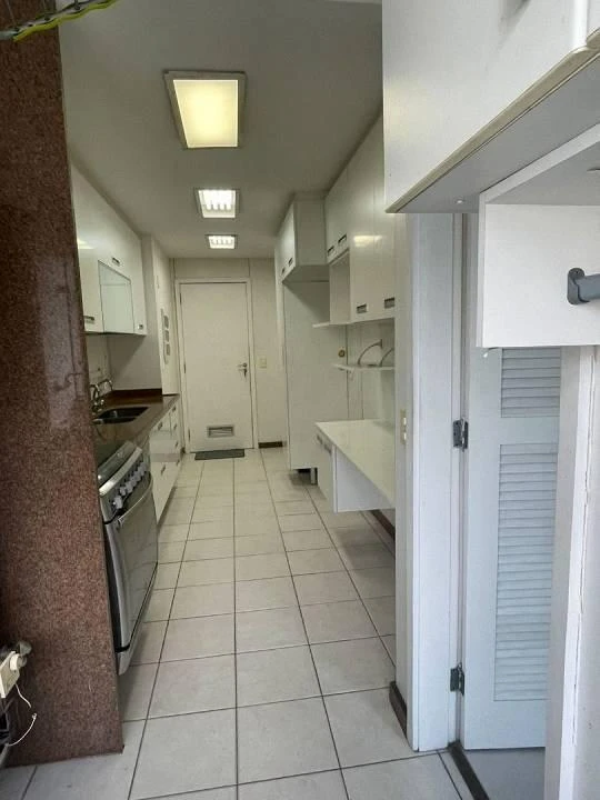 Apartment with 3 en-suite bedrooms and gas stove — photo 16
