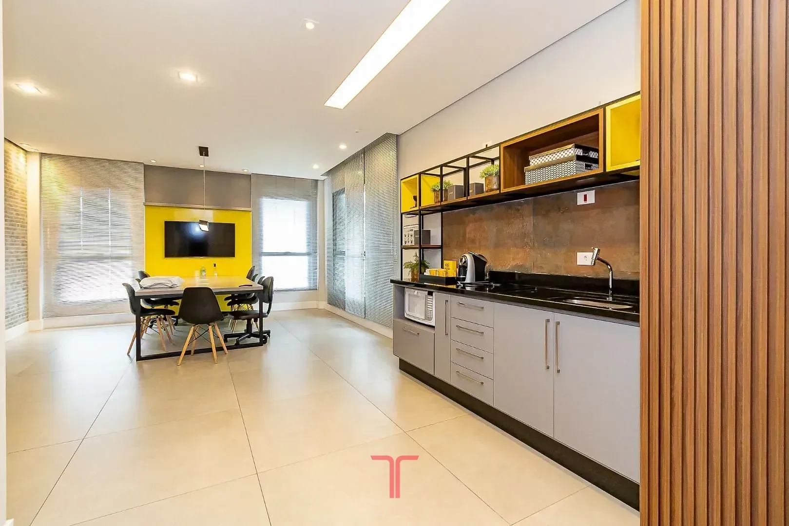 Furnished 1-bedroom apartment with 34 m² and balcony — photo 35