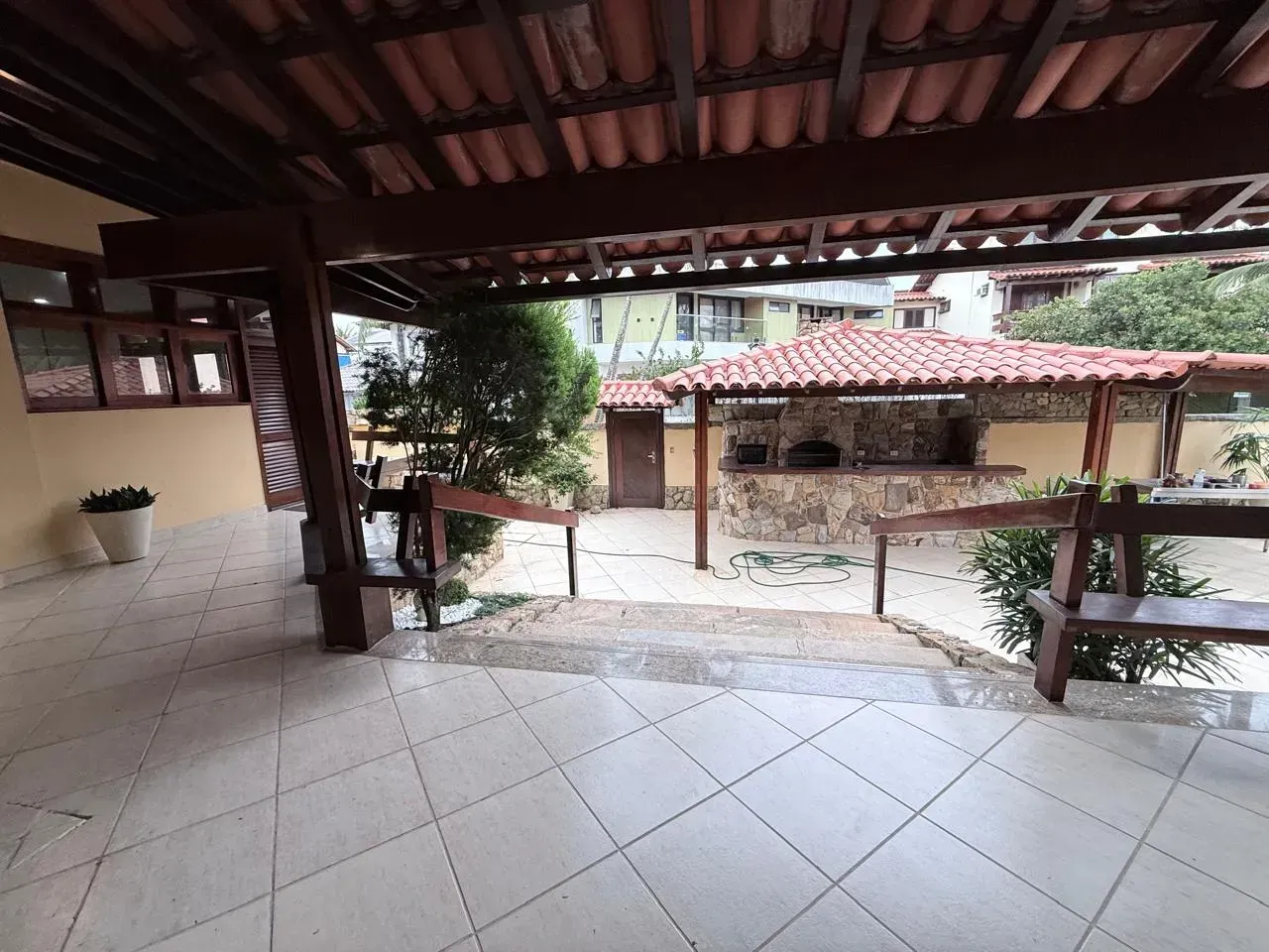 House, 600 m², with a grill on the balcony — photo 10