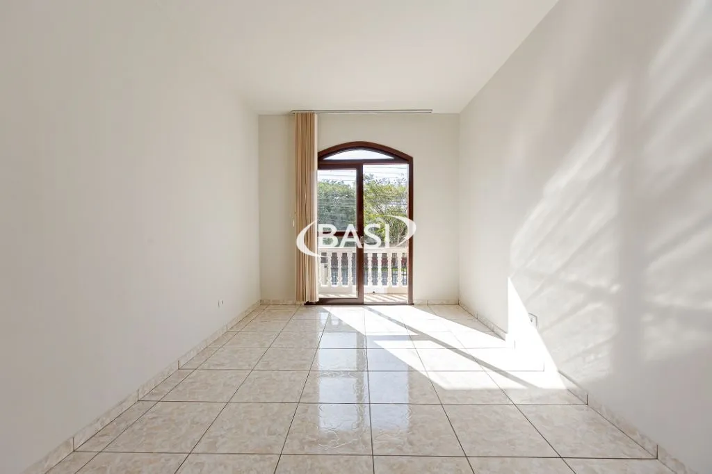 Unfurnished house with 4 bedrooms and 3 bathrooms — photo 72
