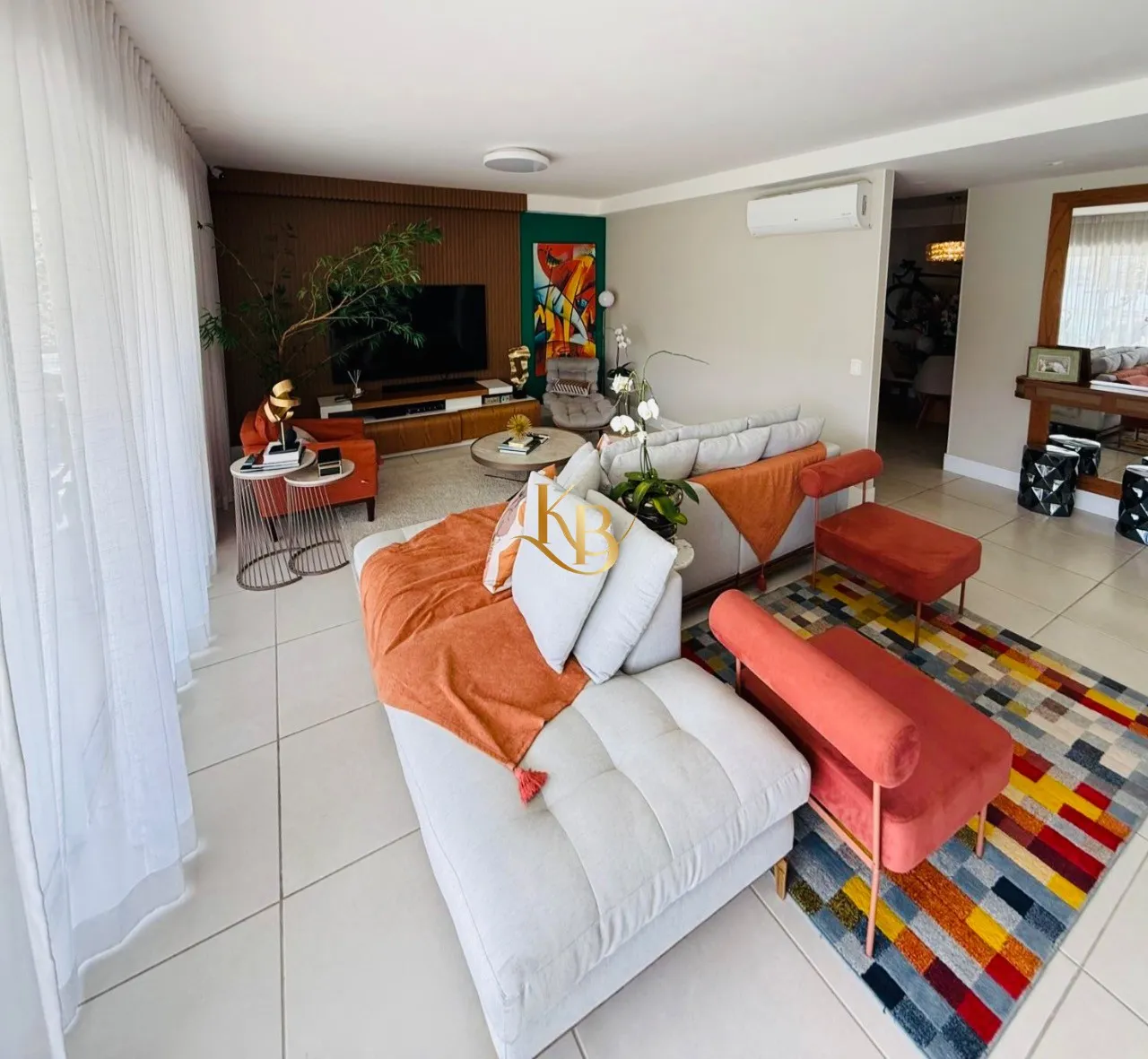 Furnished 4-bedroom apartment with enclosed balcony and grill — photo 9