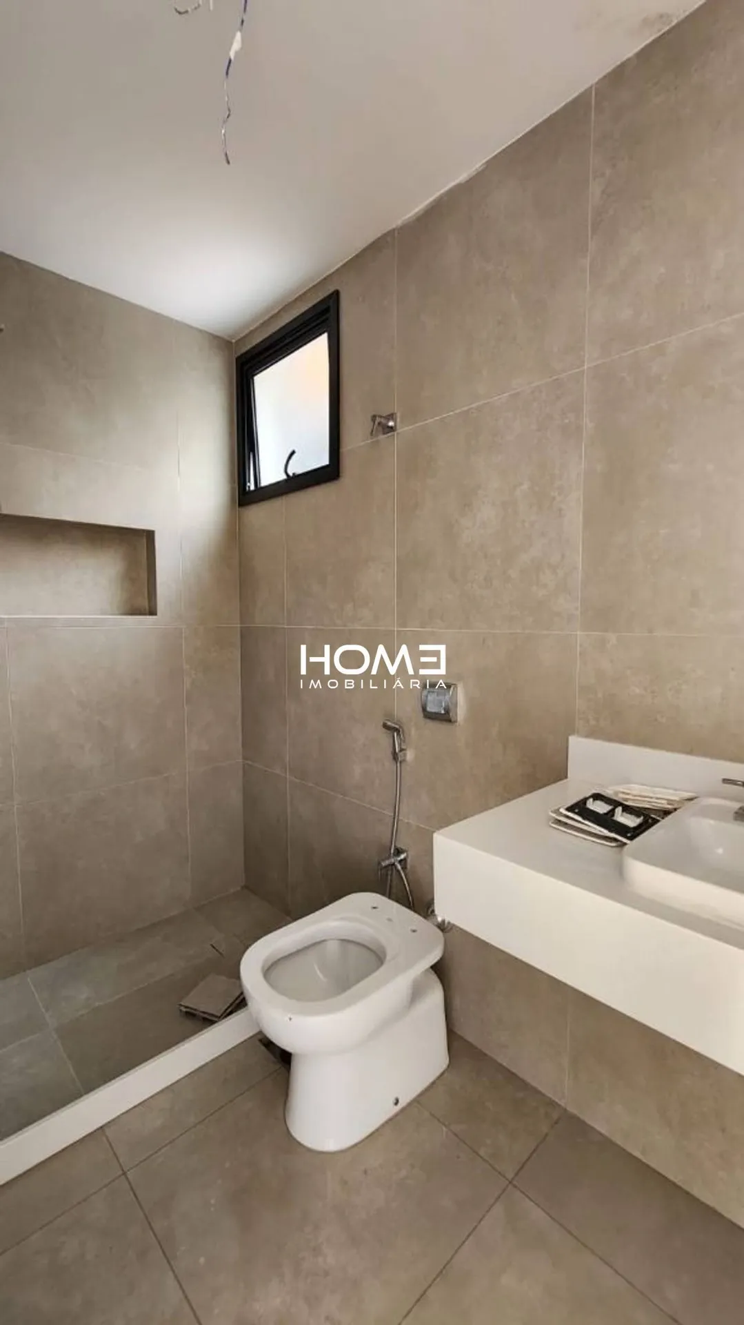 Furnished house, 357 m², with floor-to-ceiling windows — photo 11