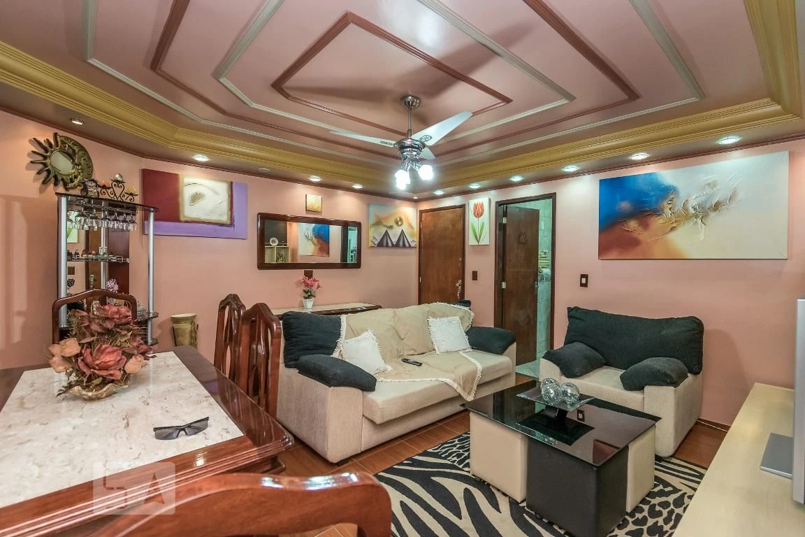 Furnished 2-bedroom apartment with built-in wardrobes