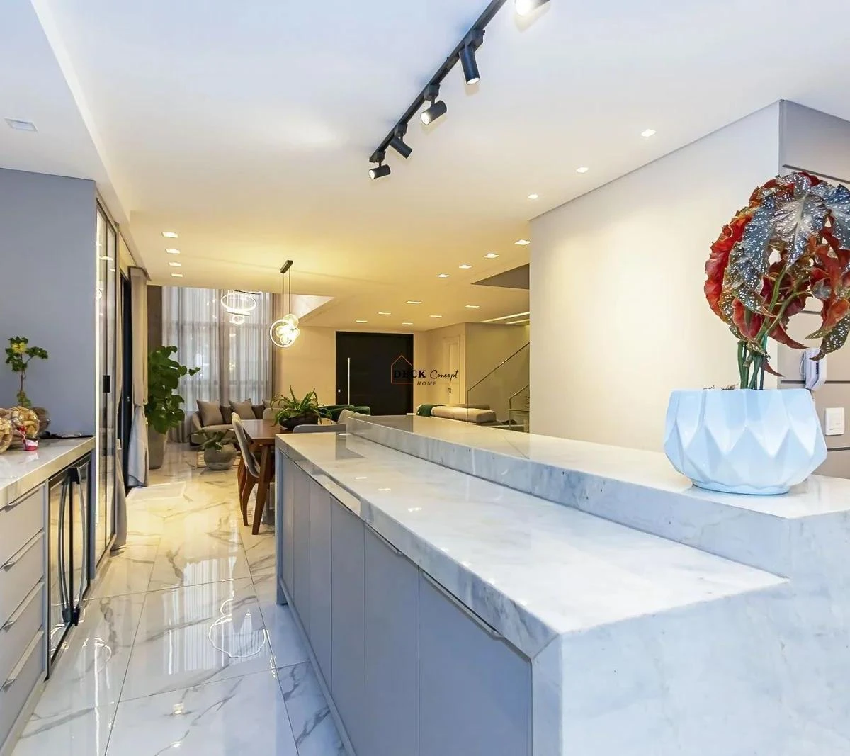 Furnished 356 m² house with 3 bedrooms and open-plan kitchen — photo 2