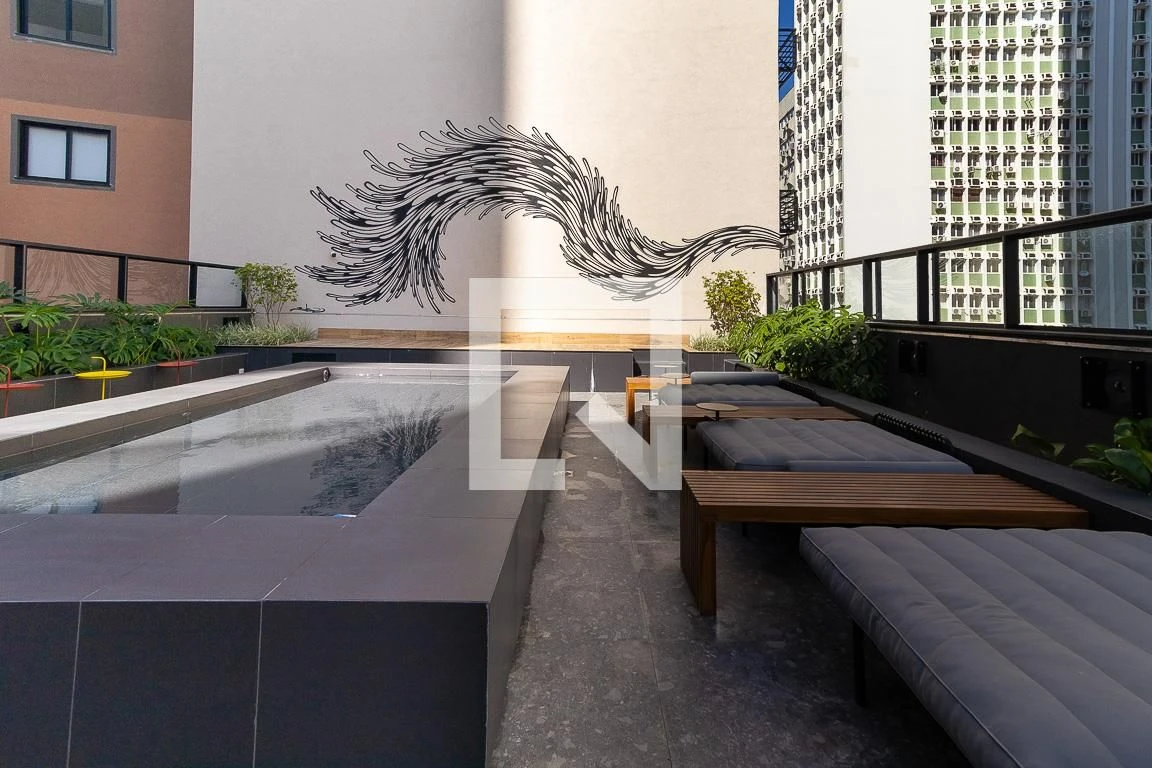 Furnished apartment, 32 m², with floor-to-ceiling windows — photo 9
