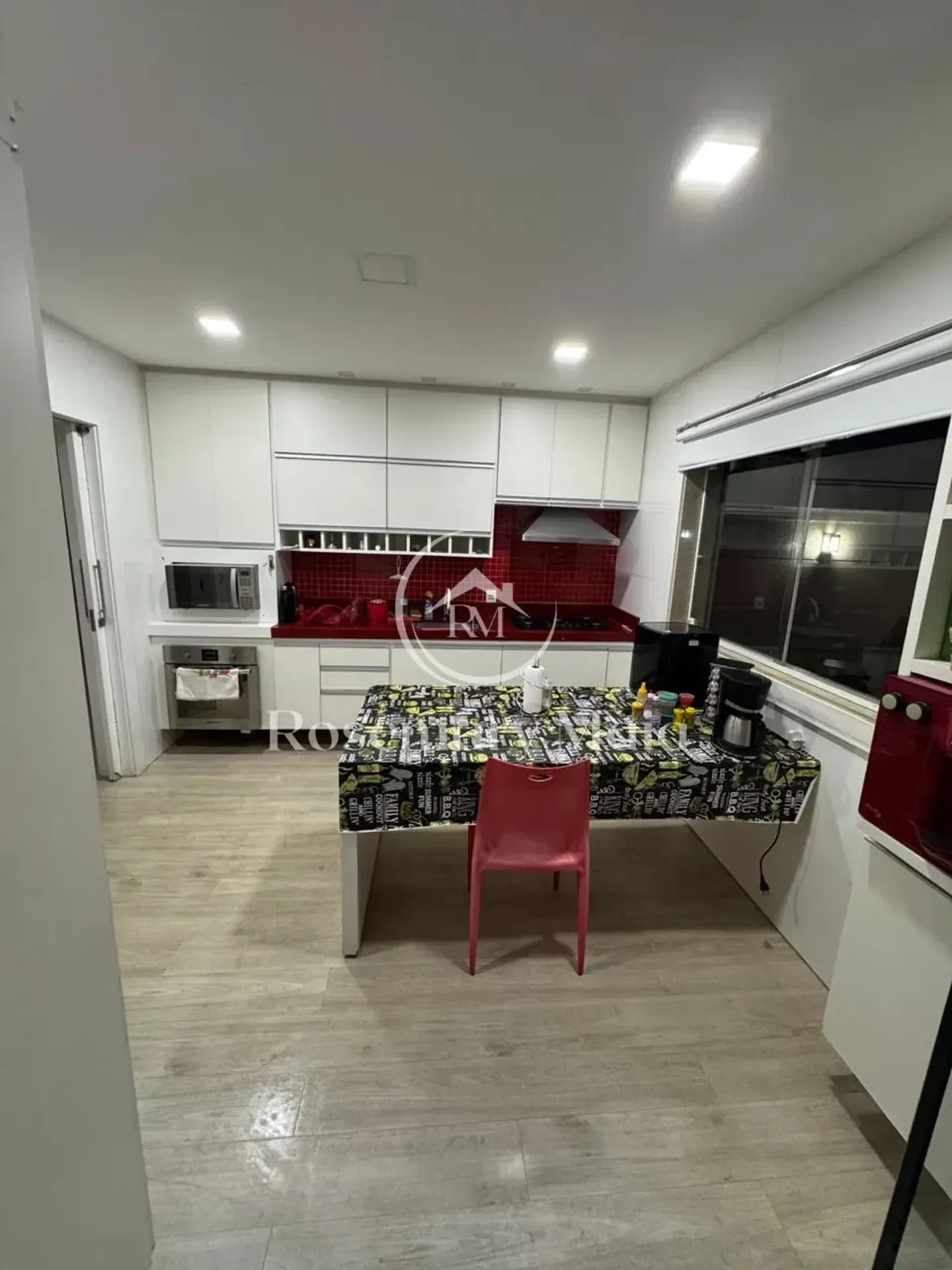 Furnished house with 4 bedrooms and 5 bathrooms — photo 36