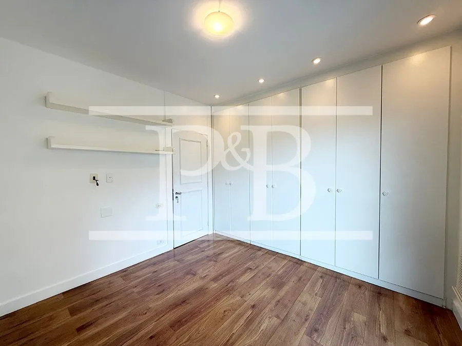 Furnished apartment, 230 m², with a bathtub — photo 32