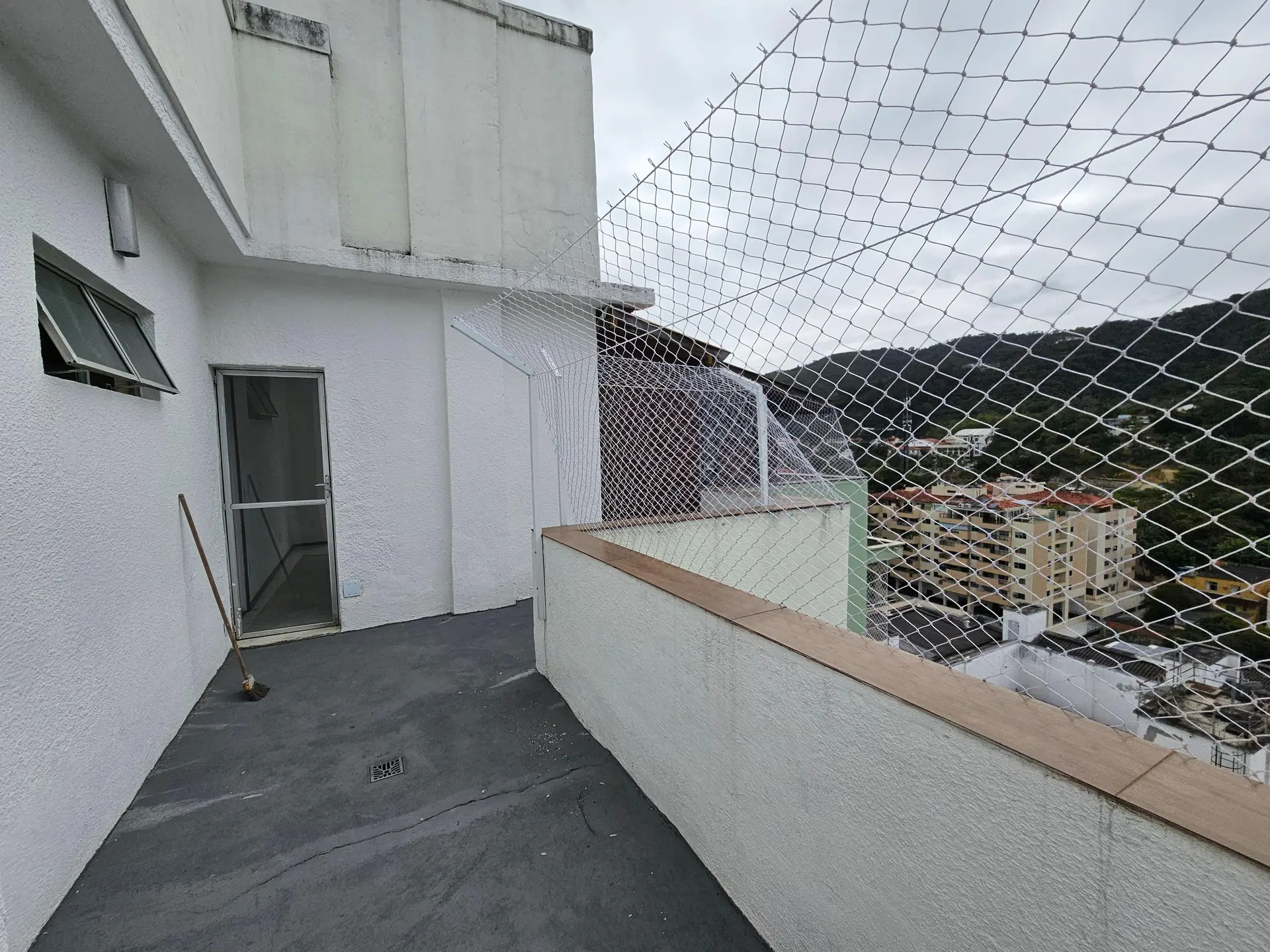 356 m² apartment with a water view and a home office — photo 3